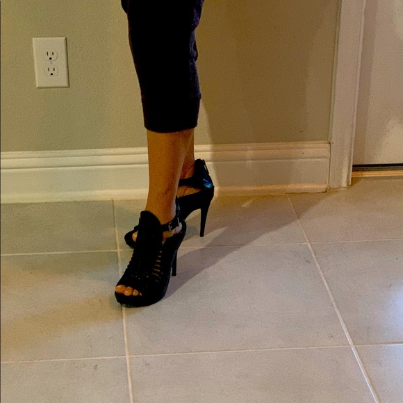 Black heels - Picture 1 of 7